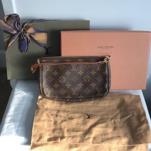 ❗️Louis Vuitton-hard to find❗️pochette w/gift box